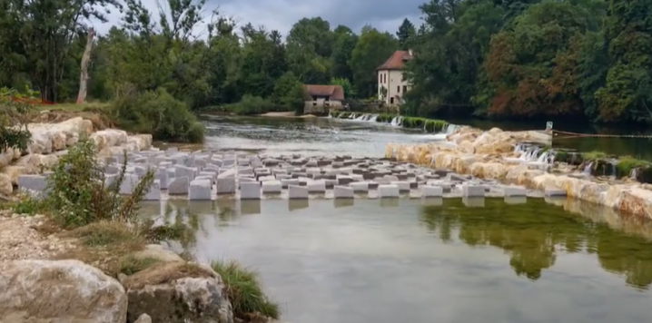 Exemple de passe à poisson similaire sur la Loue
